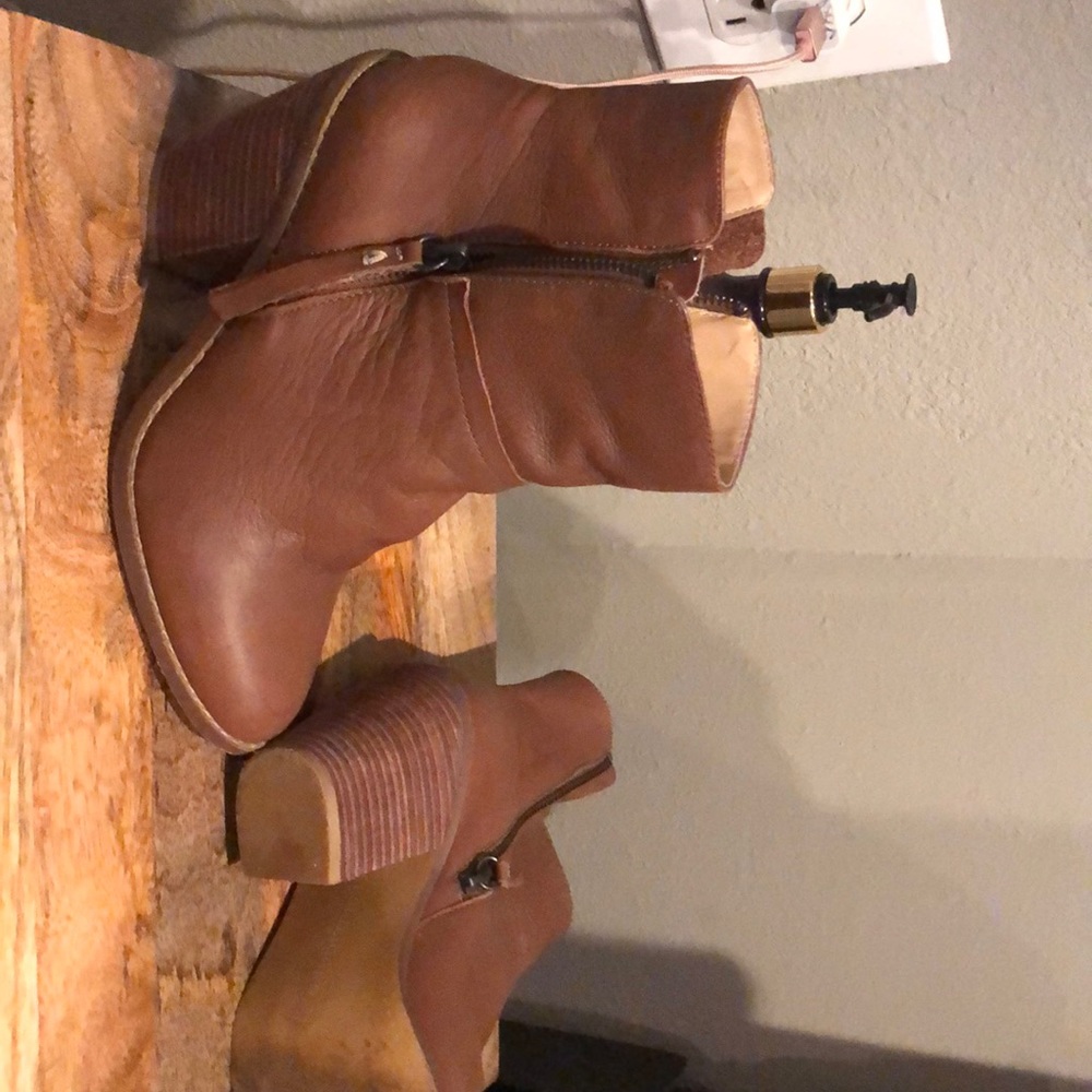 Kelsi Dagger Jet Set booties